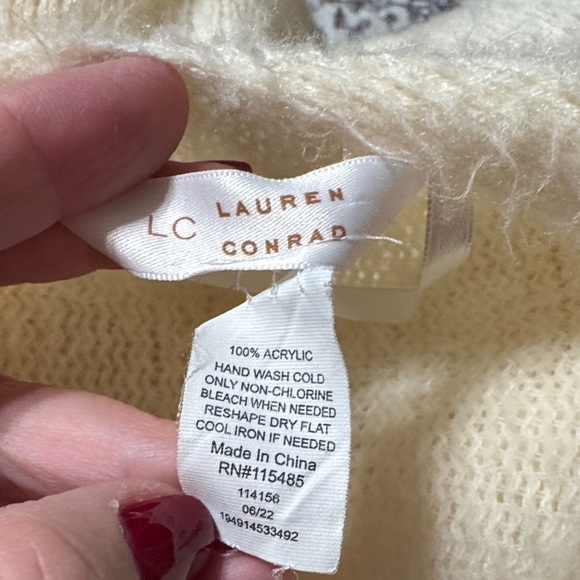 LC Lauren Conrad Ivory Knit Cape/Shawl - Picture 2 of 4
